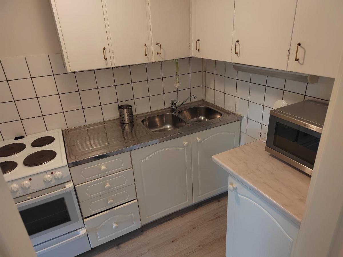 Kalle'S Unluxury Guest House Cl0Sed From 1St Of Feb 2025 Хелзинки Стая снимка