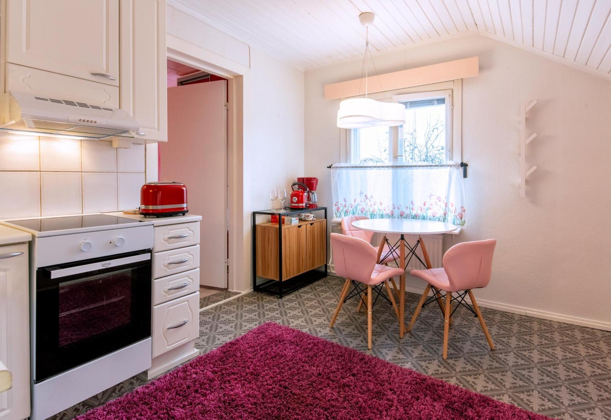 Kalle'S Unluxury Guest House Cl0Sed From 1St Of Feb 2025 Хелзинки Екстериор снимка