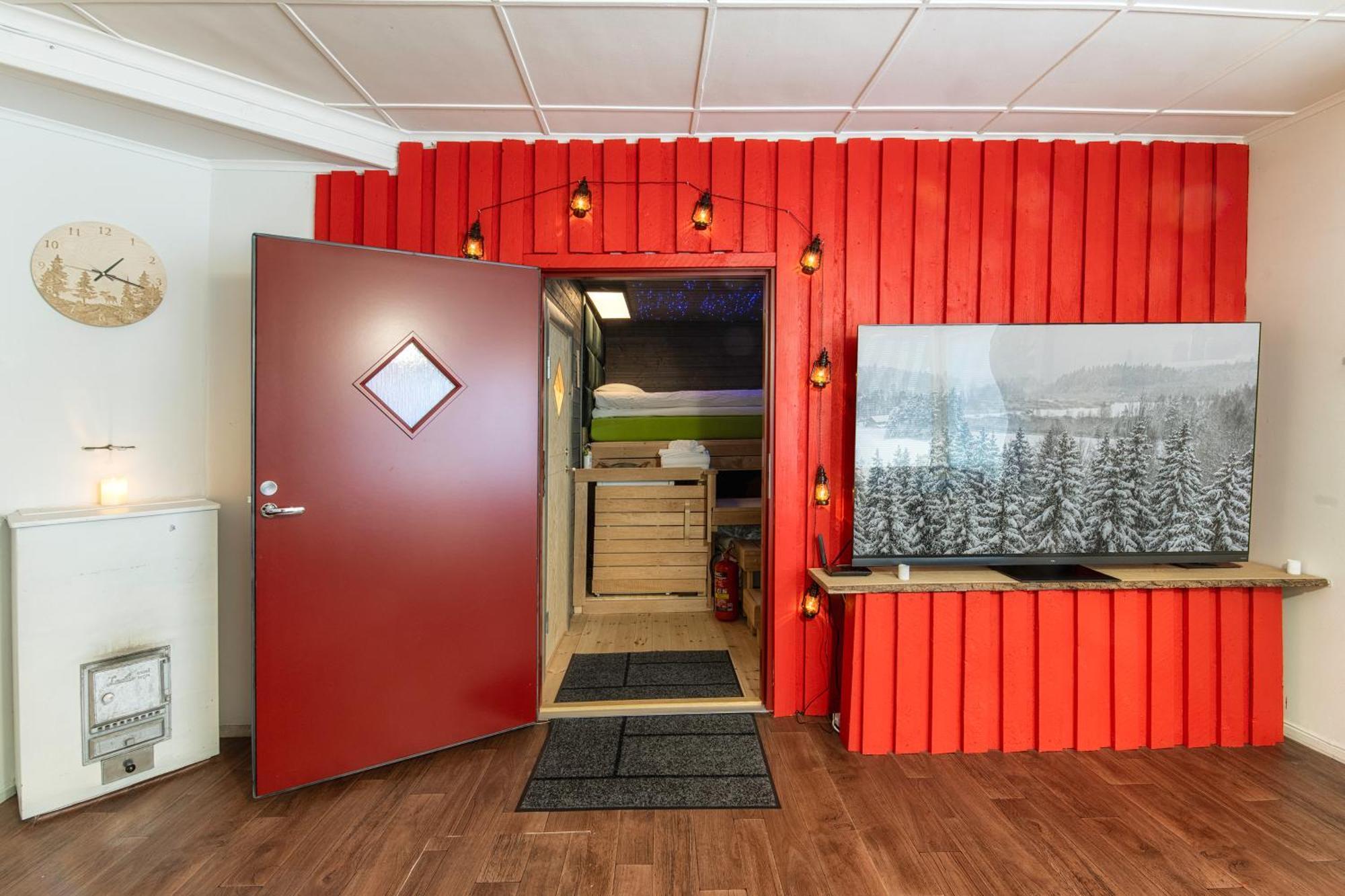 Kalle'S Unluxury Guest House Cl0Sed From 1St Of Feb 2025 Хелзинки Стая снимка